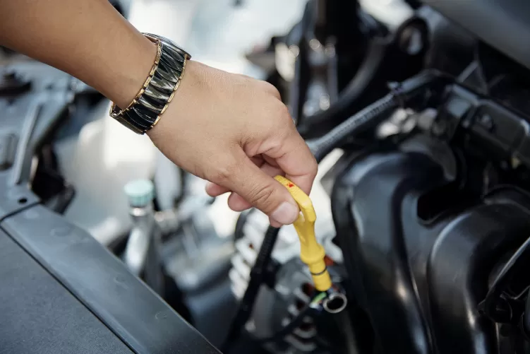 How to utilize the fuel hose in and engine for more safety